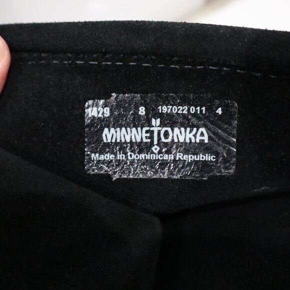 Minnetonka Women's Front Lace Hardsole-  Size 8 Lace up Suede Boots - Picture 4 of 9